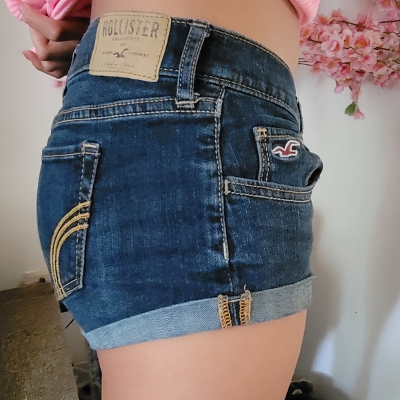 Size 3 Hollister shorts - Picture 2 of 2